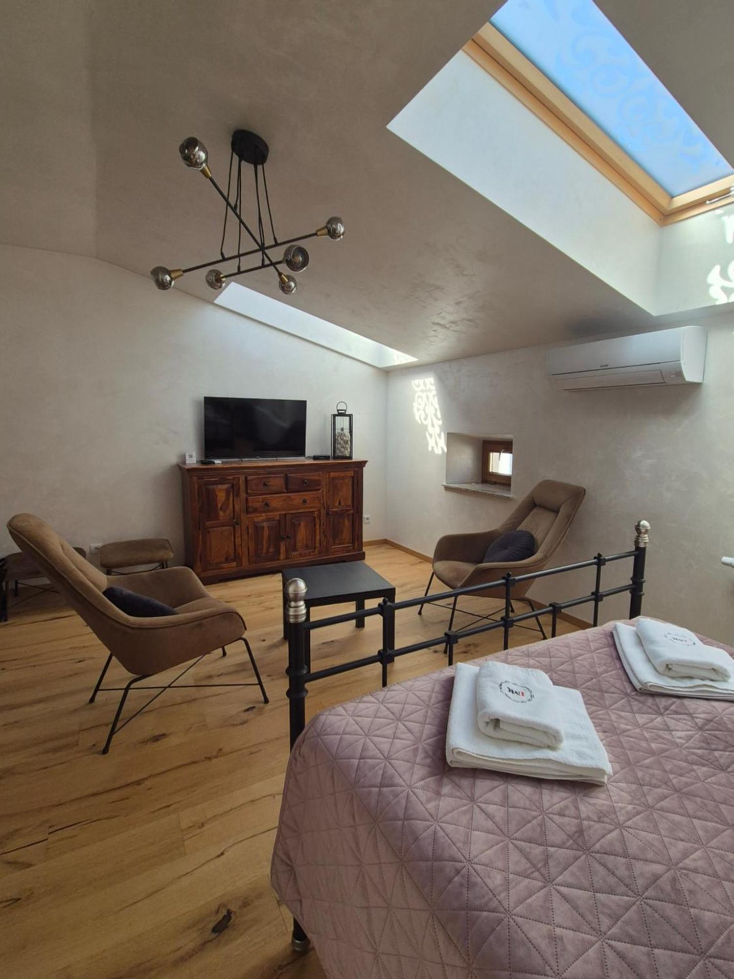 Aparthotel Miodowa 25 Krakow Luaran gambar
