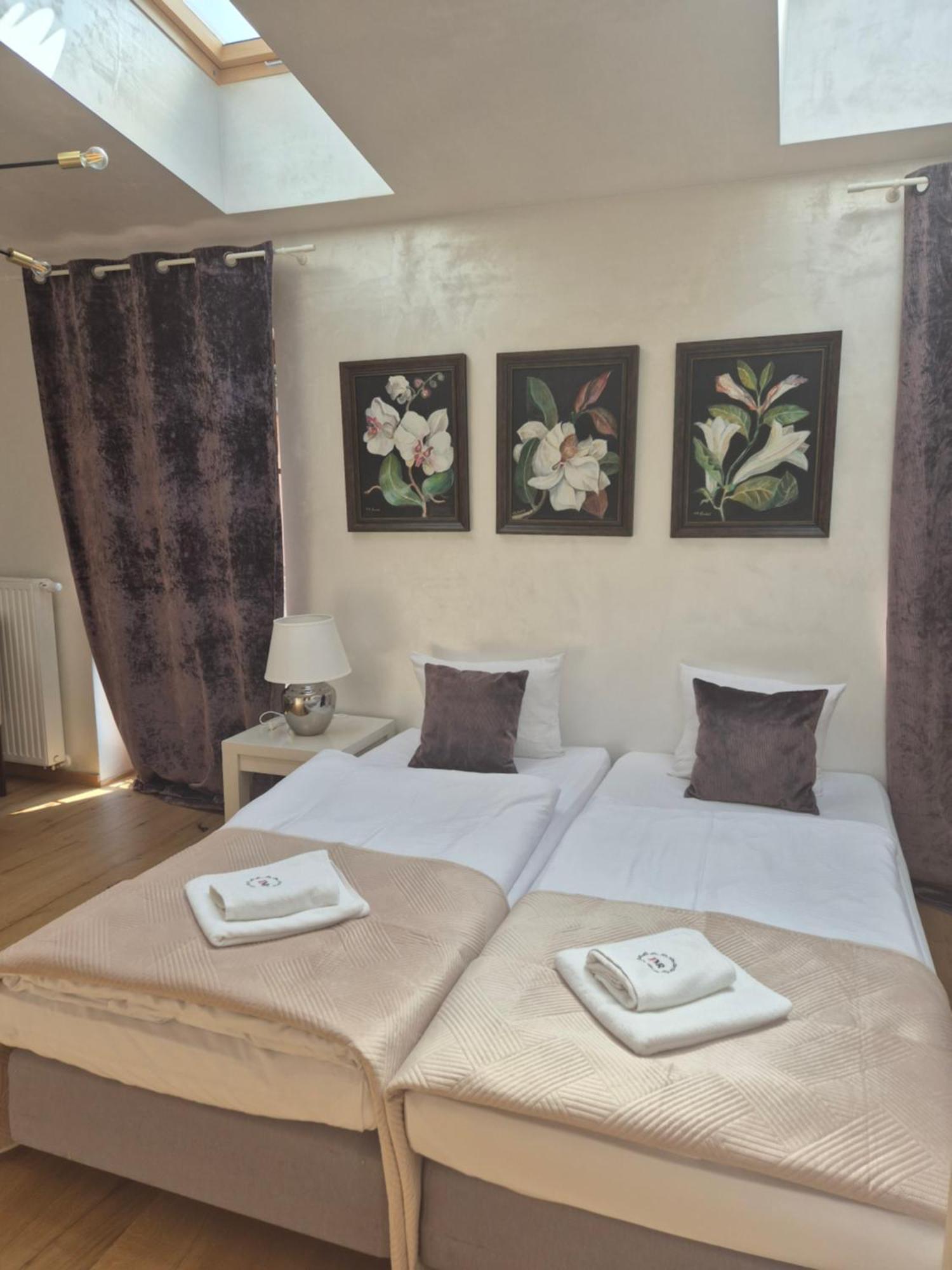 Aparthotel Miodowa 25 Krakow Luaran gambar