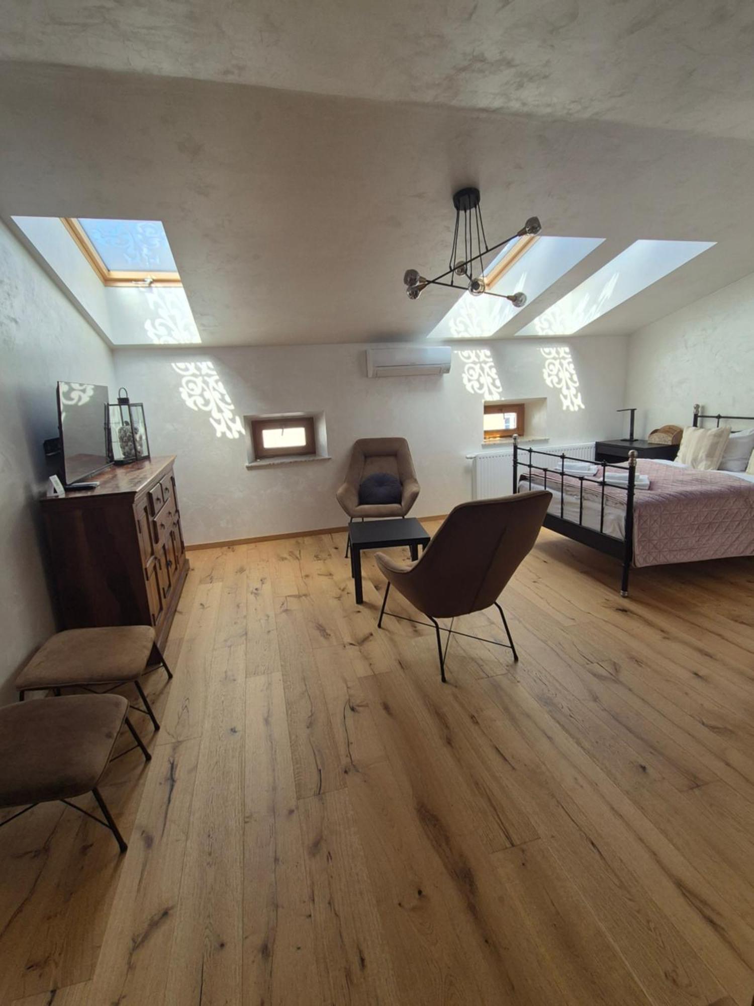 Aparthotel Miodowa 25 Krakow Luaran gambar